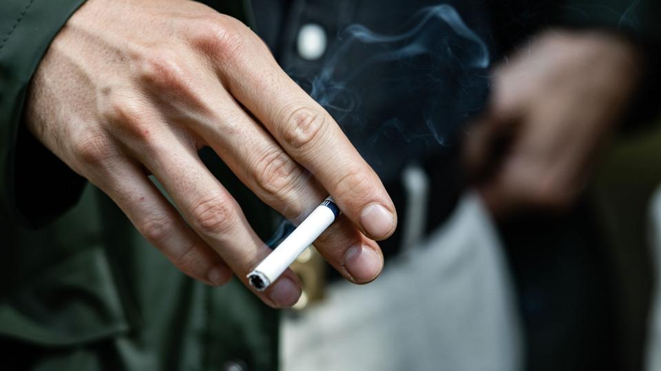 Flere store internationale tobaksgiganter mener, at tiltag fra en national handleplan mod børn og unges rygning er imod EU-lovgivning. De hiver Sundhedsministeriet i retten. (Arkivfoto). <i>Emil Helms/Ritzau Scanpix</i>
