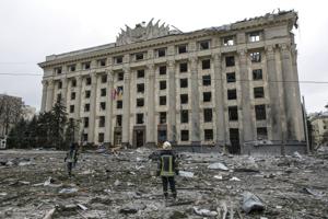 Russiske faldskærmssoldater angriber militærhospital i Kharkiv
