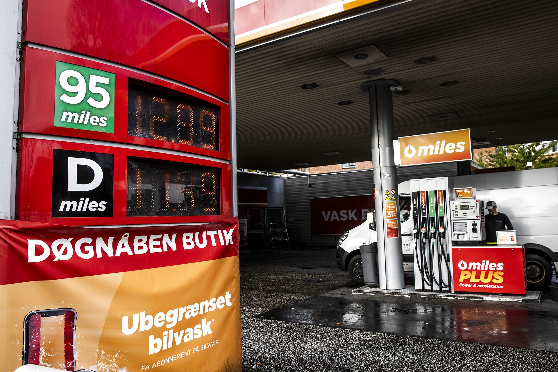Prischok på benzin: - Danskerne kommer til at kunne mærke det