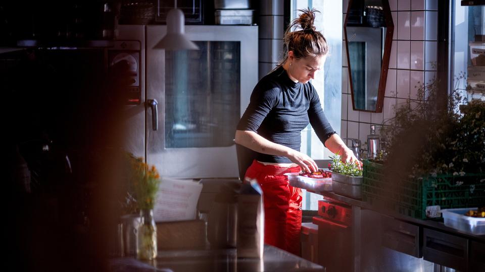 Matilde Grue er med til at skabe en gastronomisk stjernestund på Ruths Hotel. Foto: Torben Hansen