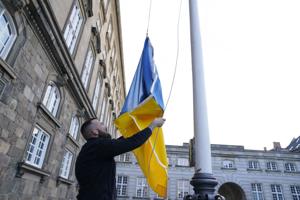 Folketinget giver stående applaus til ukrainsk ambassadør