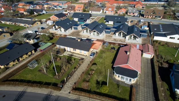 Niels Laustsen hus til venstre og Sigrid Bangs til højre. <i>Arkivfoto: Bo Lehm</i>