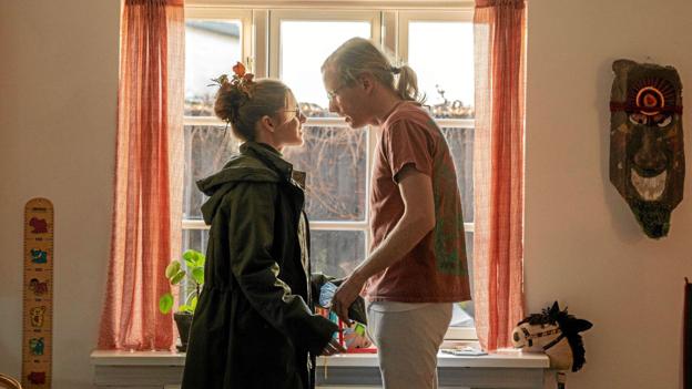 Trekantsdramaet mellem Pil (Marie Tourell Søderberg), Uffe (Kristoffer Fabricius) og Hjørdis tog pludselig en dramatisk drejning. Foto: Per Arnesen/TV 2 <i>Per Arnesen/TV 2</i>