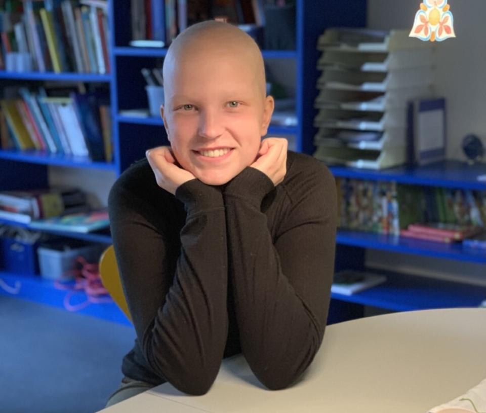 Smilet var stort, da Mathilde blev erklæret rask efter godt et år. Privatfoto.