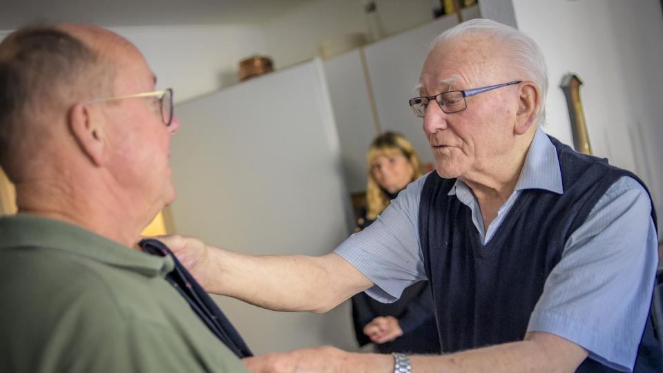 Paul Glyø (th) mener, at leder Finn Bernhard skulle overveje et slips. Foto: Martin Damgård