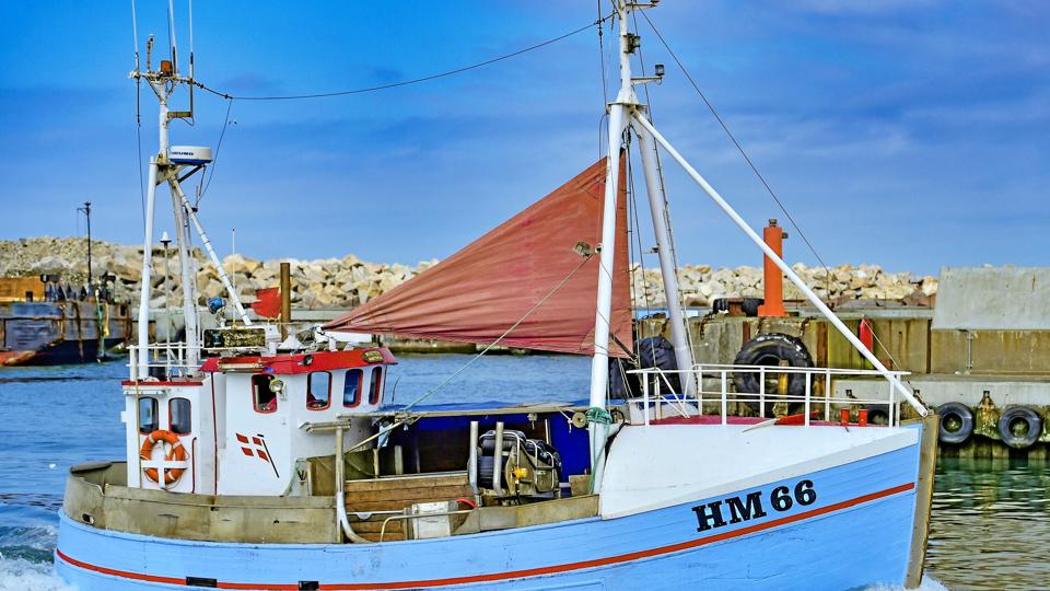 Den havarerede fiskerbåd, der - siden billedet blev taget - er blevet omregistreret til HM 99 "Tanja". Arkivfoto: Ole Iversen/Fiskeriflaaden.dk