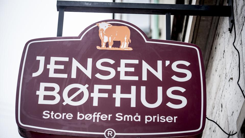 I Nordjylland har Jensen's Bøfhus to restauranter, begge i Aalborg. En af dem ligger ved Nytorv, ganske tæt på deres største konkurrent, Flammen, der har overenskomst med 3F. Det har Jensen's Bøfhus ikke. Foto: Scanpix/Mads Claus Rasmussen