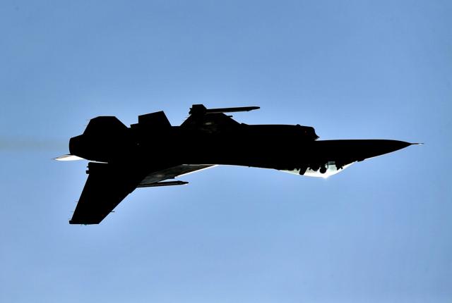 F16-fly flyver lavt ind omking Aalborg torsdag. Arkivfoto: Martin Damgård