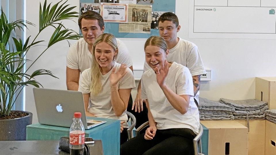 "WO-Drones" fra Morsø Handelsgymnasium vandt idékonkurrencen for ungdomsuddannelser til Danish Entrepreneurship Festival. Bagerst fra venstre er det Frederik Bødskov Larsen og Mikkel Bæk Christensen, og forrest fra venstre ses Maja Korsgaard Sørensen og Camilla Højgaard. Privatfoto