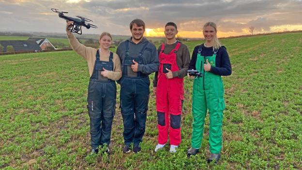 De unges idé går ud på at udvikle en drone, der ved overflyvning af landmandens marker kan identificere flyvehavre. Privatfoto