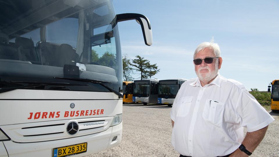 Vognmand Jørn Pedersen har måttet parkere næsten hele flåden af turistbusser og gennemføre en stor fyringsrunde.