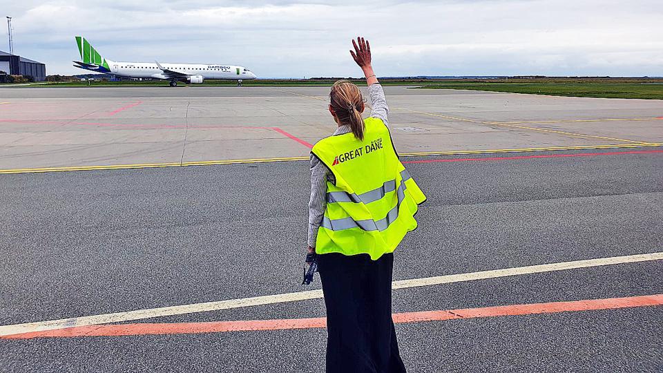 Et fly med 45 ansatte ombord fra Great Dane Airlines lettede fredag fra Aalborg Lufthavn med kurs mod Vietnam. Her skal de ansatte arbejde det næste halve år. Foto: Great Dane Airlines