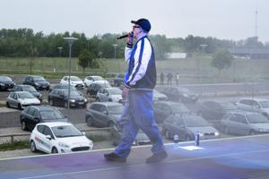 Malk de Koijn fik en nordjysk parkeringsplads til at gynge: Sætter ny standard for drive-in koncerter