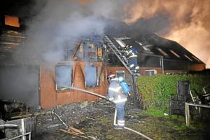 Storbrand i Vestbjerg: Tre rækkehuse er brændt
