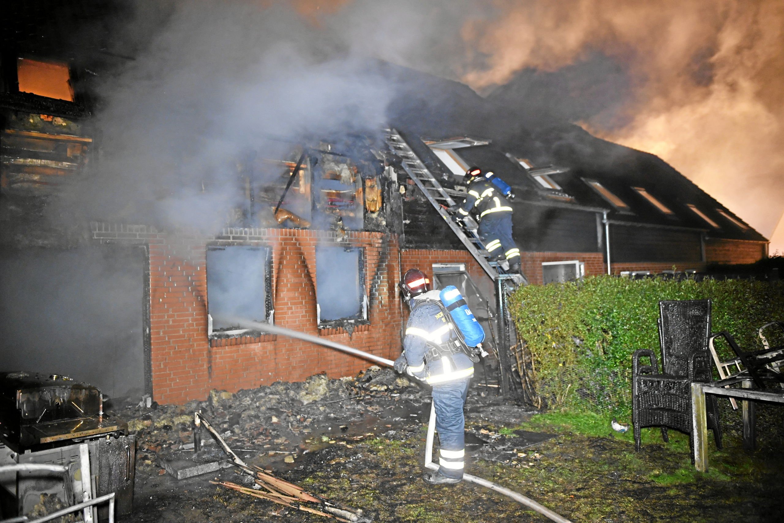 Storbrand i Vestbjerg: Tre rækkehuse er brændt