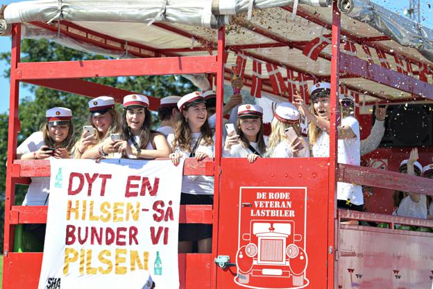Har du det højeste eller laveste snit i klassen, skal du give en kasse øl, lyder en af de klassiske regler for studenterfesterne. Arkivfoto: Bent Bach <i>Bent Bach, Nordjyske Medier</i>