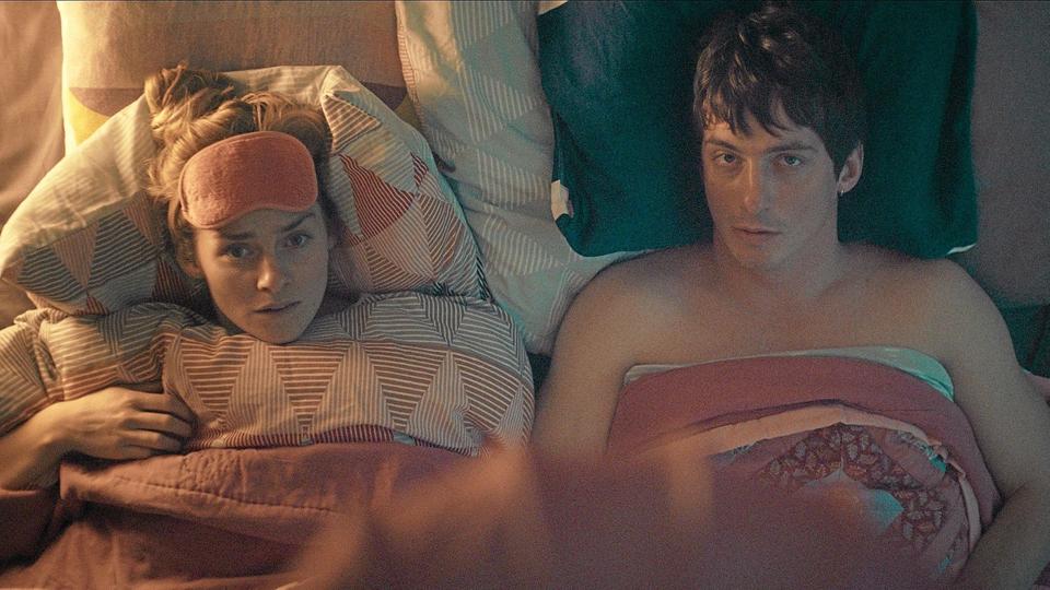 Karla (Marie Tourell Søderberg) og Bjørn (Aske Bang) prøver at blive gravide i den nye serie på Xee. <i>.</i>