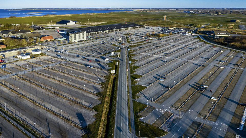 Trafikken i Aalborg Lufthavn er faldet med 99 procent i forhold til samme tidspunkt sidste år. De ansatte er sendt hjem. Arkivfoto: Henrik Bo <i>Foto: Henrik Bo</i>