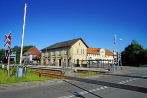 Sindal er med i opløbet: Nu skal Danmarks smukkeste stationsby findes