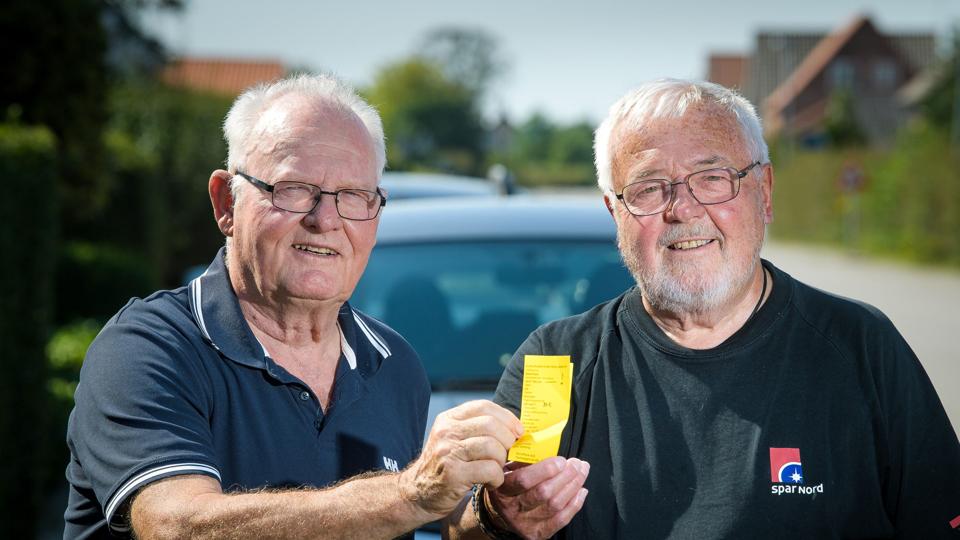 John Andersen fortalte Karl Christensen om sin p-bøde. Foto: Bo Lehm <i>Bo Lehm</i>