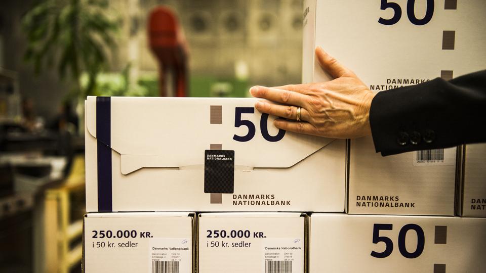 Når loven, der muliggør udbetalingen af danskernes indefrosne feriepenge, bliver vedtaget, står 100 milliarder kroner feriekroner klar til at trække i arbejdstøjet. Mange nordjyder har endnu ikke besluttet, om de vil have dem udbetalt, men de, der har besluttet sig, ved også, hvad de vil bruge dem til. Foto: Ólafur Steinar Gestsson/Ritzau Scanpix <i>Ritzau Scanpix</i>
