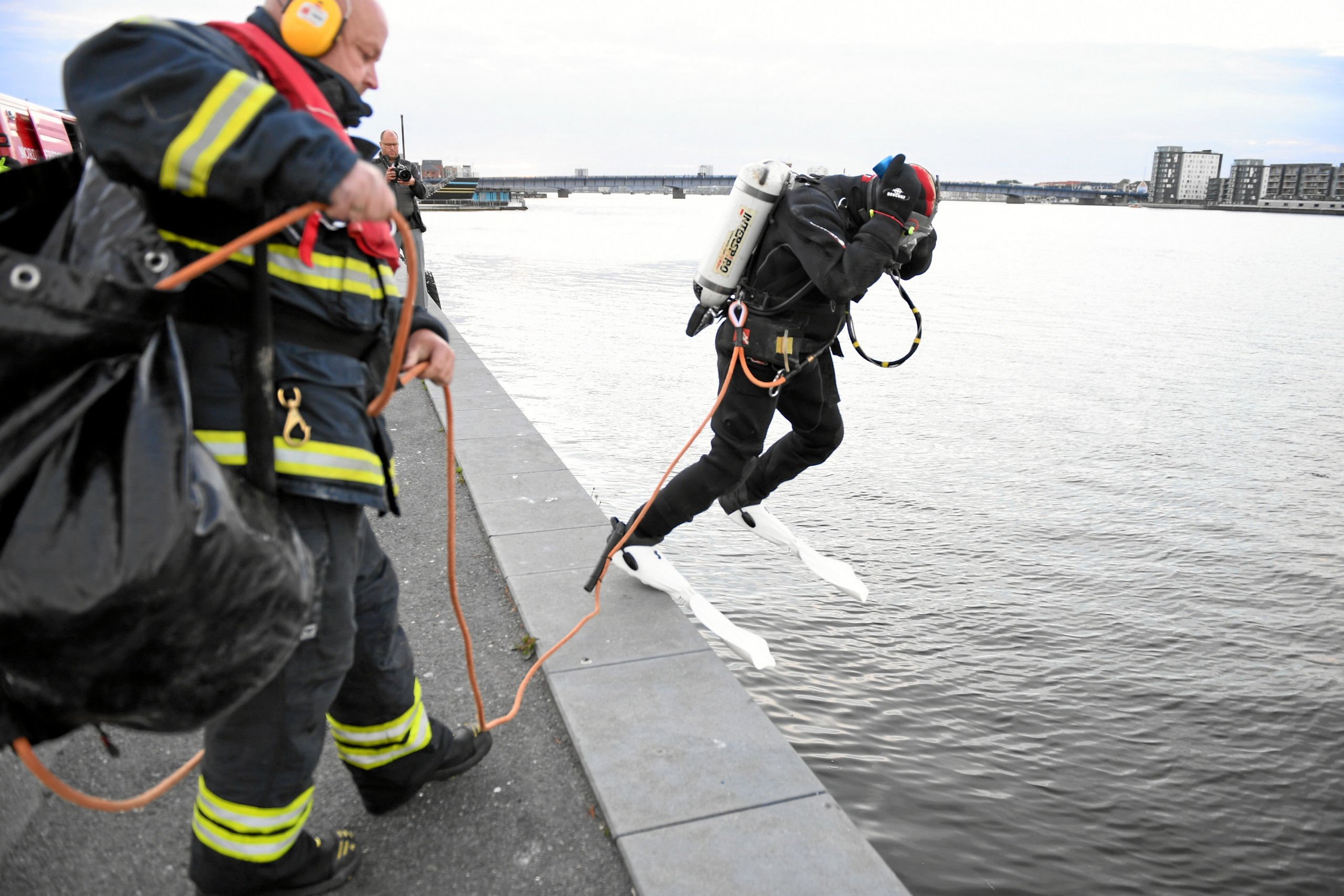 Slagsmål ved havnen i Aalborg: 19-årig stukket i ballen med genstand