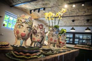 Lones keramikhoveder går som varmt brød: Sådan blev passionen hendes levevej