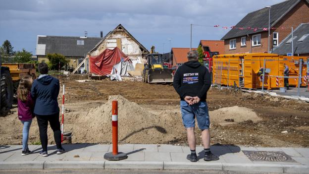 Gavlen i huset på Hovedgaden 51 faldt sammen, da Thisted Kommune fjernede huset på nabogrunden som del i et byfornyelsesprojekt. Det er afsluttet, men det er sagen om huset i Hovedgaden ikke. <i>Arkivfoto: Kim Dahl Hansen</i>