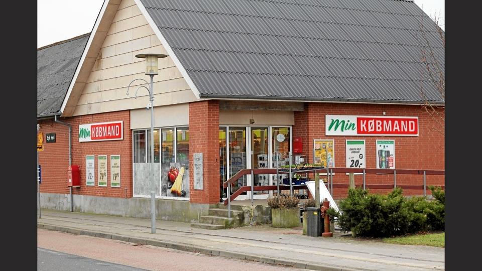 Hvad skal der ske med købmandsbutikken i Vegger. Alle troede, at borgerforeningen snart kunne tage over. Privatfoto