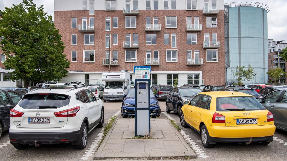 Parkeringsautomaterne bliver opdateret af Parkeringskontrol Nord. Foto: Peter Broen <i>Foto: Peter Broen</i>
