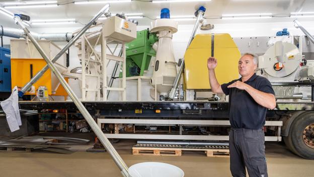 Klar til høsten: Opfinder og landmand Visti Møller ejer 14 fabrikker på hjul