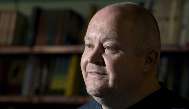 Omsætningen er ved at være på niveau med før ifølge Klaus Simonsen. Kunderne har heldigvis fundet vej til butikken igen efter to måneders lukning.