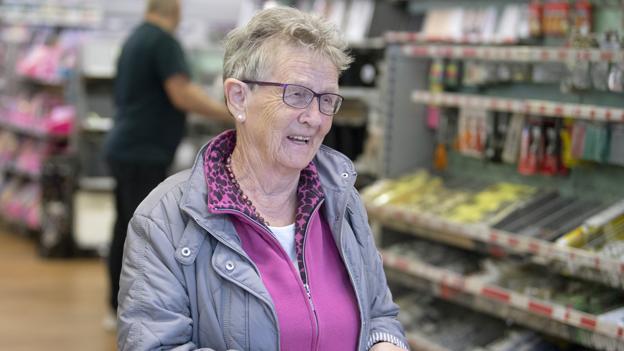 Doris Rasmussen er stamkunde i Bog & Idé, og hun var glad for, at hun endelig kunne hente nye krimier igen.