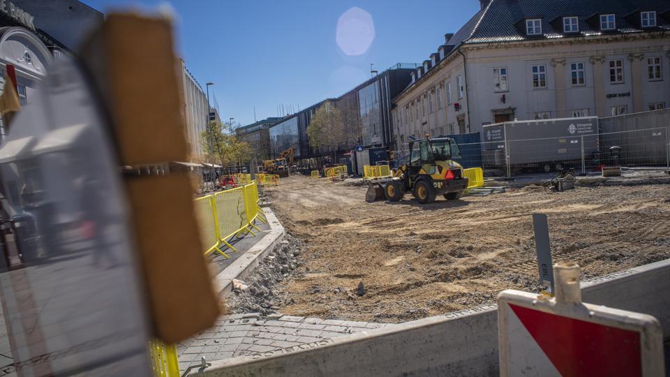 Venstre i Aalborg frygter, at fremrykningen af anlægsinvesteringer for en halv mia. kr. skubber til en allerede overophedet situation i byggebranchen. Arkivfoto: Martin Damgård