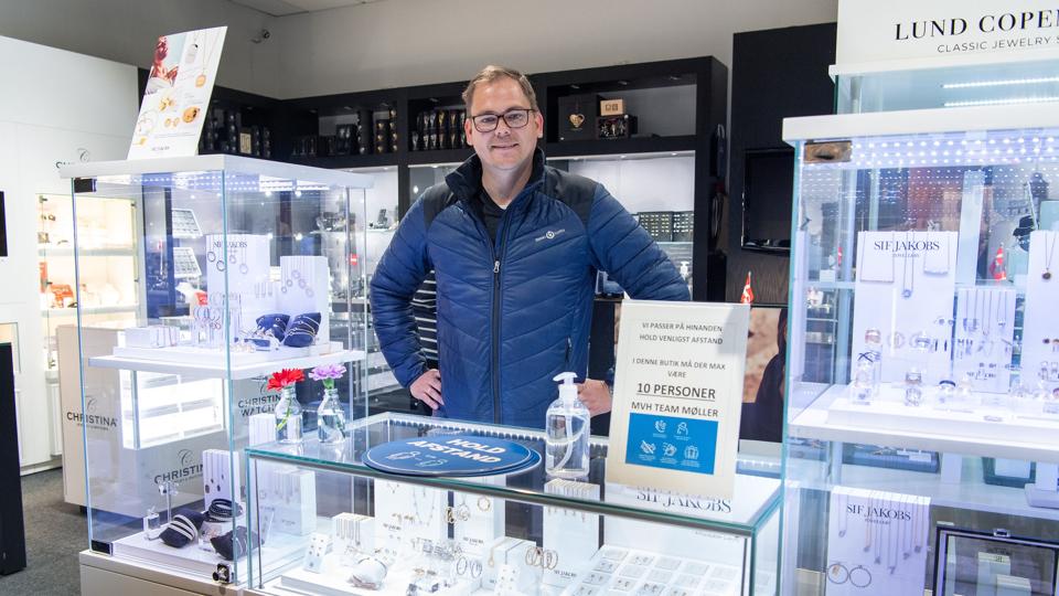 Butikschef Christian Hjørringgård lægger ikke skjul på, at to måneders lukning har været dyrt, men ikke livstruende.