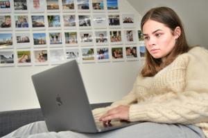 Karoline må ikke komme tilbage i skole: Superkedeligt at stå op og kigge i en computer