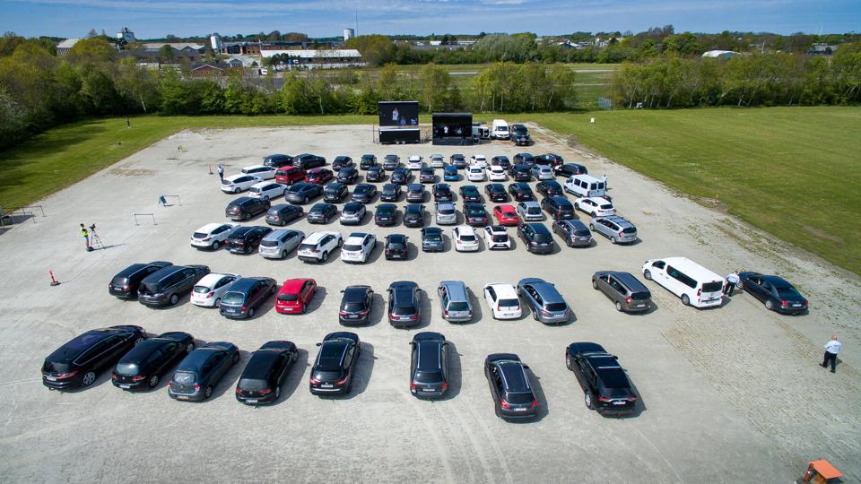 Wafande sørgede for underholdningen, da Mors Handel inviterede til drive-in-koncert lørdag middag. Foruden koncerten har Mors Handel i store bededagsferien også budt på film for store og små. Søndag er der også drive-in-bingo på programmet.