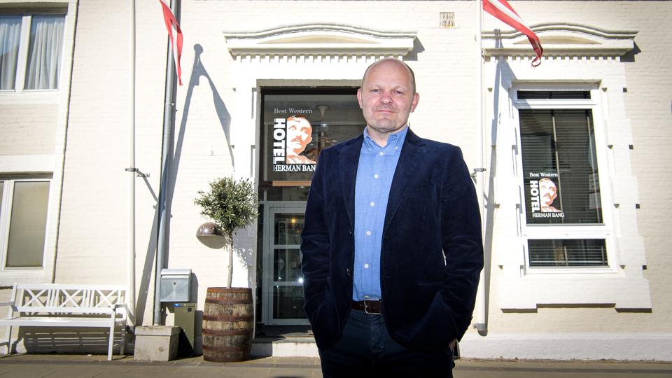 Ved Best Western Herman Bang i Frederikshavn håber hoteldirektør Lars Dannervig, at fase 2 af genåbningen kan betyde flere gæster. Foto: Bo Lehm <i>Bo Lehm</i>