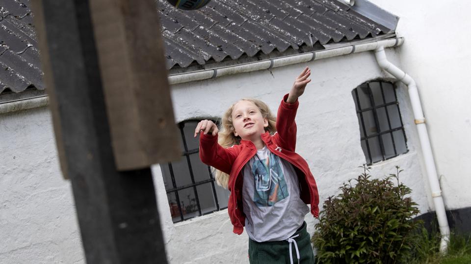 Tobias glæder sig til at komme i skole. Han er 13 år og går i sjette klasse på Gl. Lindholm Skole Foto: Henrik Bo <i>Foto: Henrik Bo</i>