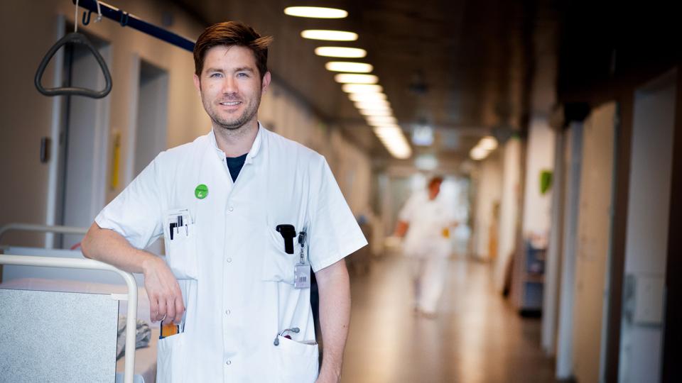 Kasper Svendsen Juhl er udover at være en del af corona-beredskabet lungelæge på Aalborg Universitetshospital. Foto: Torben Hansen