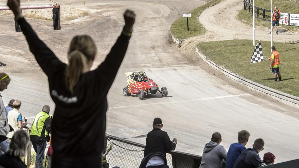 Ørnedalsbanen har i årtier samlet begejstrede tilskuere til motorsport. Men fremtiden ser dyster ud.Foto: Peter Broen