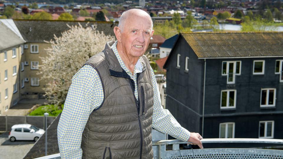 Jørgen Trap er glad for sin lejlighed og sin udsigt. Han behøver ikke bekymre sig, selv om udlejeren er gået konkurs, forsikrer en jurist. Foto: Bo Lehm