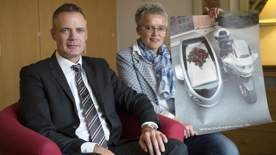 Elin og Hans Ole Vester, indehavere af en bedemandsforretning i Nykøbing, ventes fredag at komme hjem fra Peru. Arkivfoto: Bo Lehm