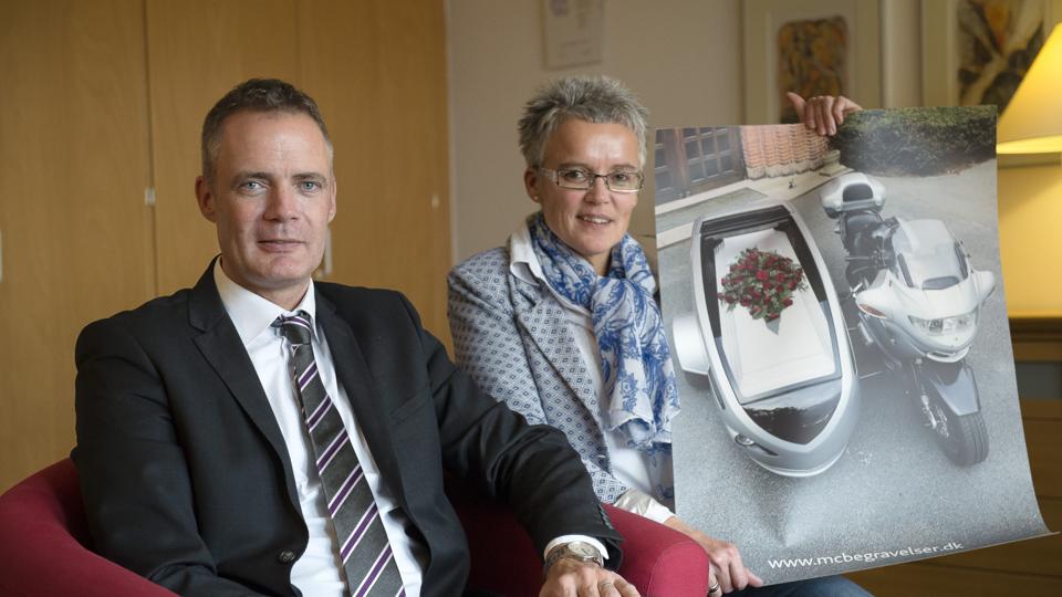 Elin og Hans Ole Vester, indehavere af bedemandsforretning i Nykøbing, er endnu ikke kommet ud af Peru. Arkivfoto: Bo Lehm