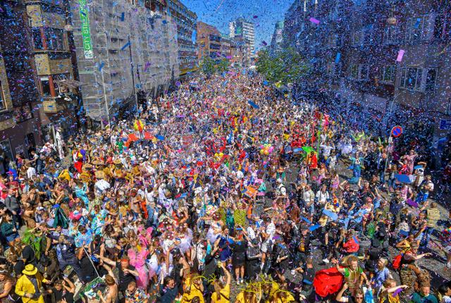 Aalborg Karneval er lig med fest og farver, og karnevalet er blandt de 10 største karneval i verden og er Nordeuropas største karneval. Arkivfoto: Jesper Thomasen