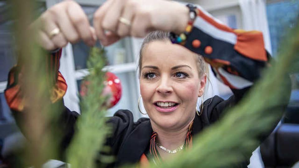Dinah Uttrup er helt vild med jul og vil gerne have, at andre kan opleve den samme glæde.
