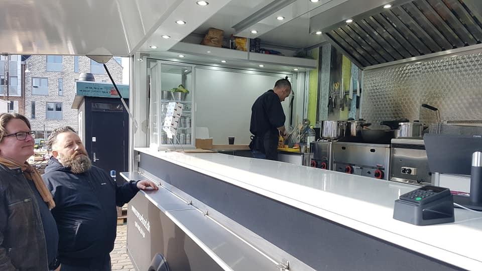 NorSoe Food med Søren Olsen i "køkkenet" havde sin debut på Grønttorvet i Aalborg. Foto: NorSoe Food