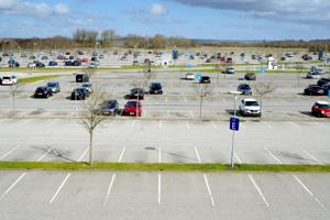 Lukket lufthavn undrede sig over biler på parkeringspladsen: Nu har politiet undersøgt sagen