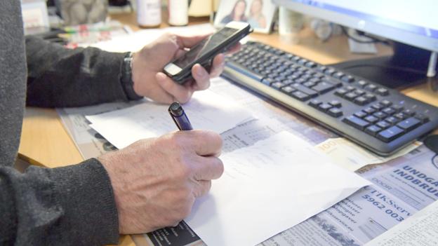 Spar-købmanden i Øster Brønderslev modtager bestillinger på både telefon og mail.