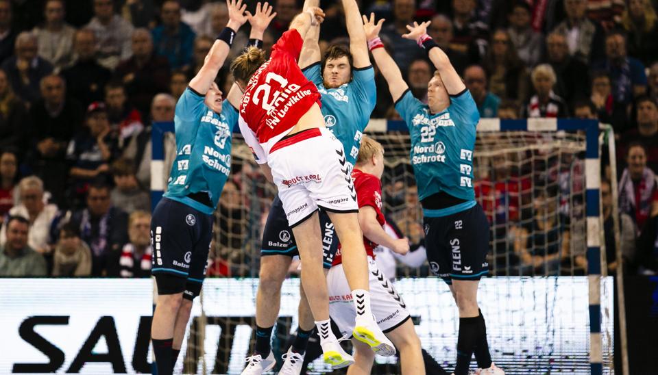 Henrik Møllgaard og Aalborg Håndbold leverede et stort resultat i Flensburg. Foto: Frank Molter/dpa/Ritzau Scanpix <i>Ritzau Scanpix</i>